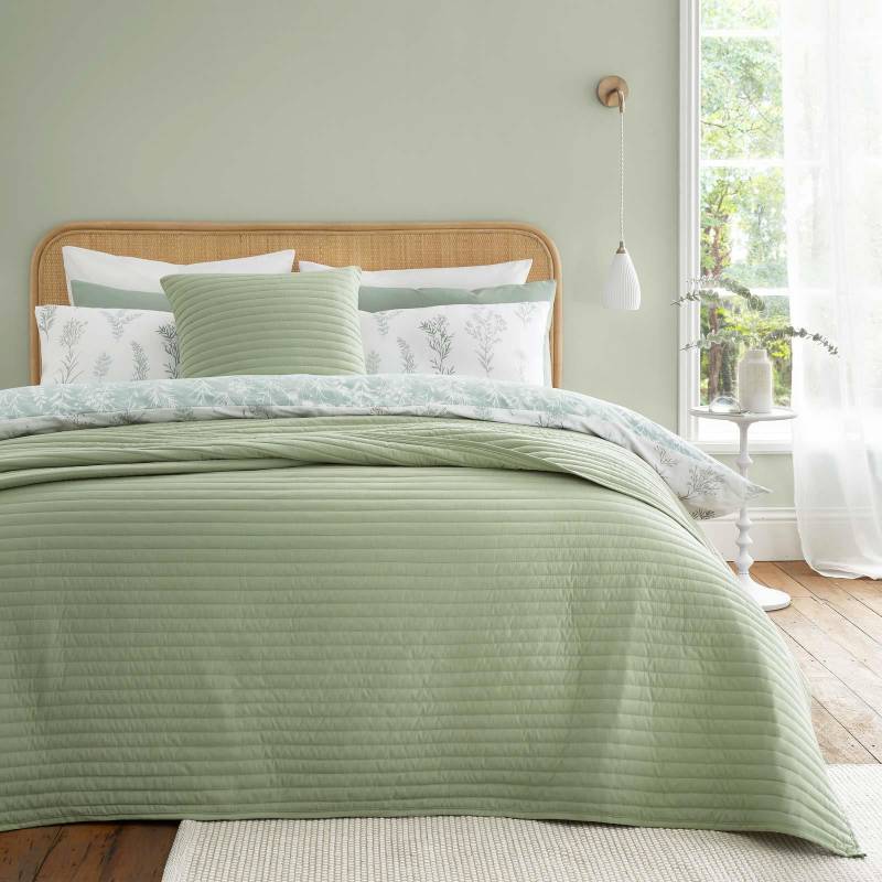 Luxurious Bedspreads & Runners Transform & Warm Your Bedroom in