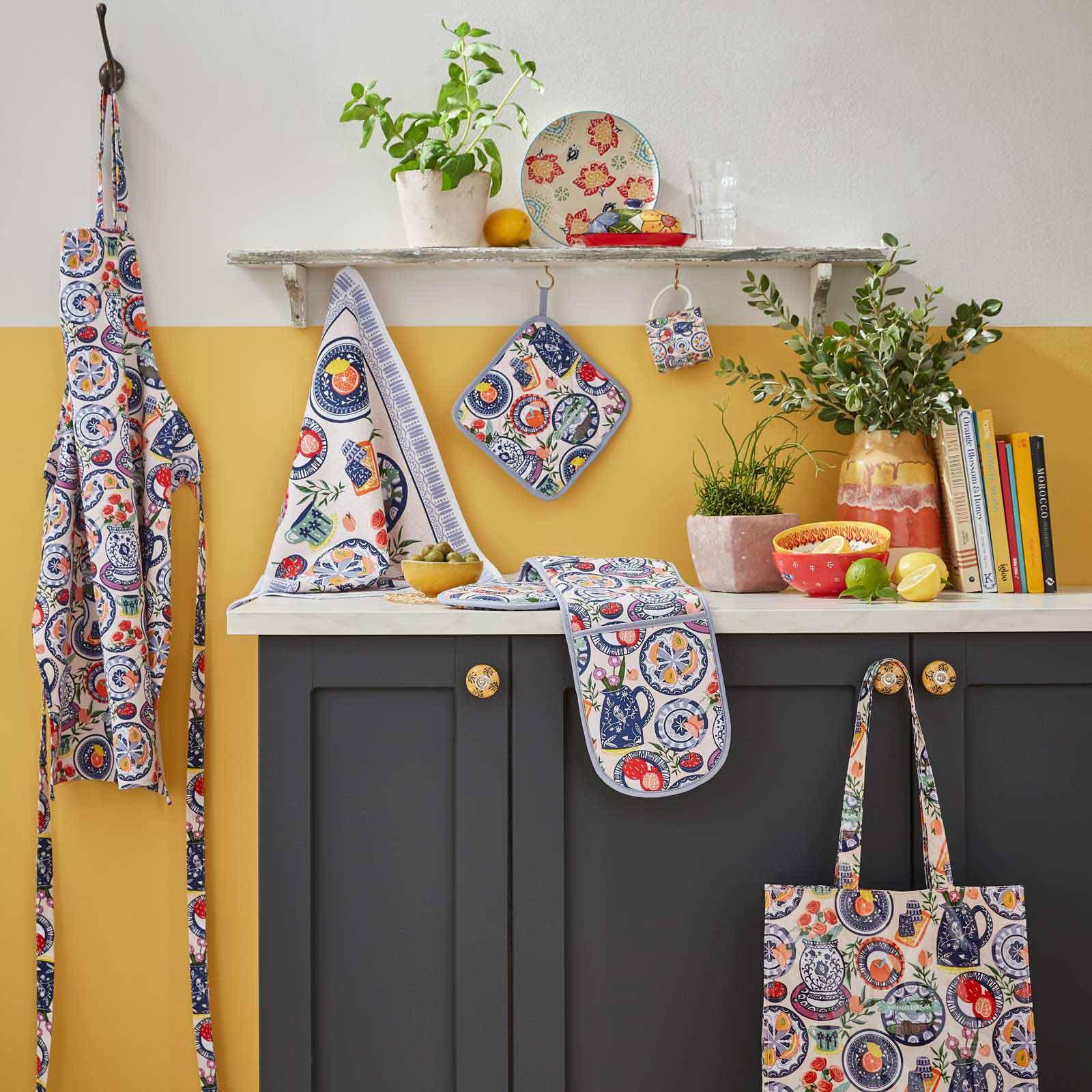 http://www.idealtextiles.co.uk/cdn/shop/collections/kitchen-textiles-ideal.jpg?v=1683532247