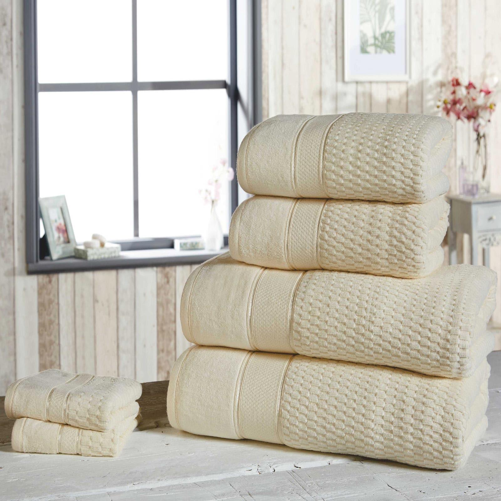 http://www.idealtextiles.co.uk/cdn/shop/products/cream_6piece_eee2eba5-6ee4-41bc-8b83-0c73523662aa.jpg?v=1683459572