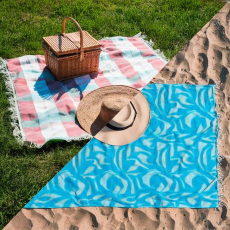 Picnic Blankets and Beach Towels