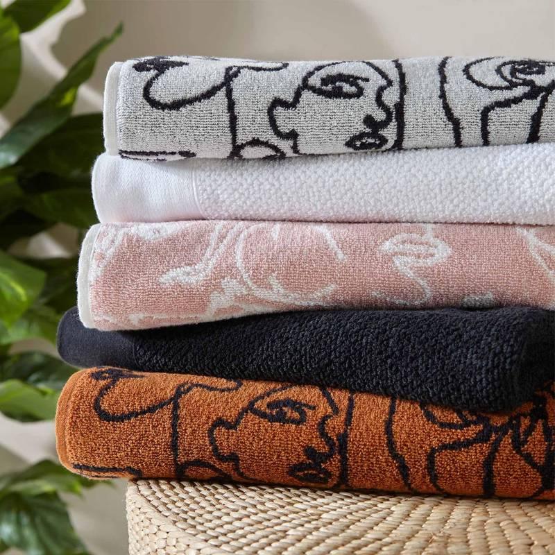  Step into Softness: Towels That Transform Your Bathing Rituals