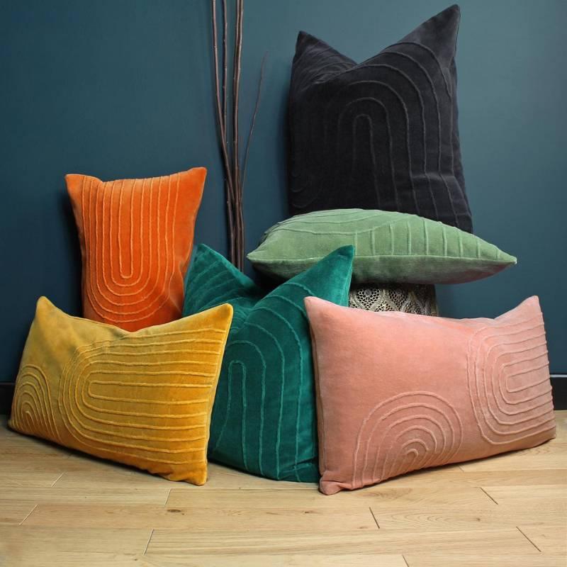 Transform Your Living Room with These Trendy Decorative Pillows - Ideal