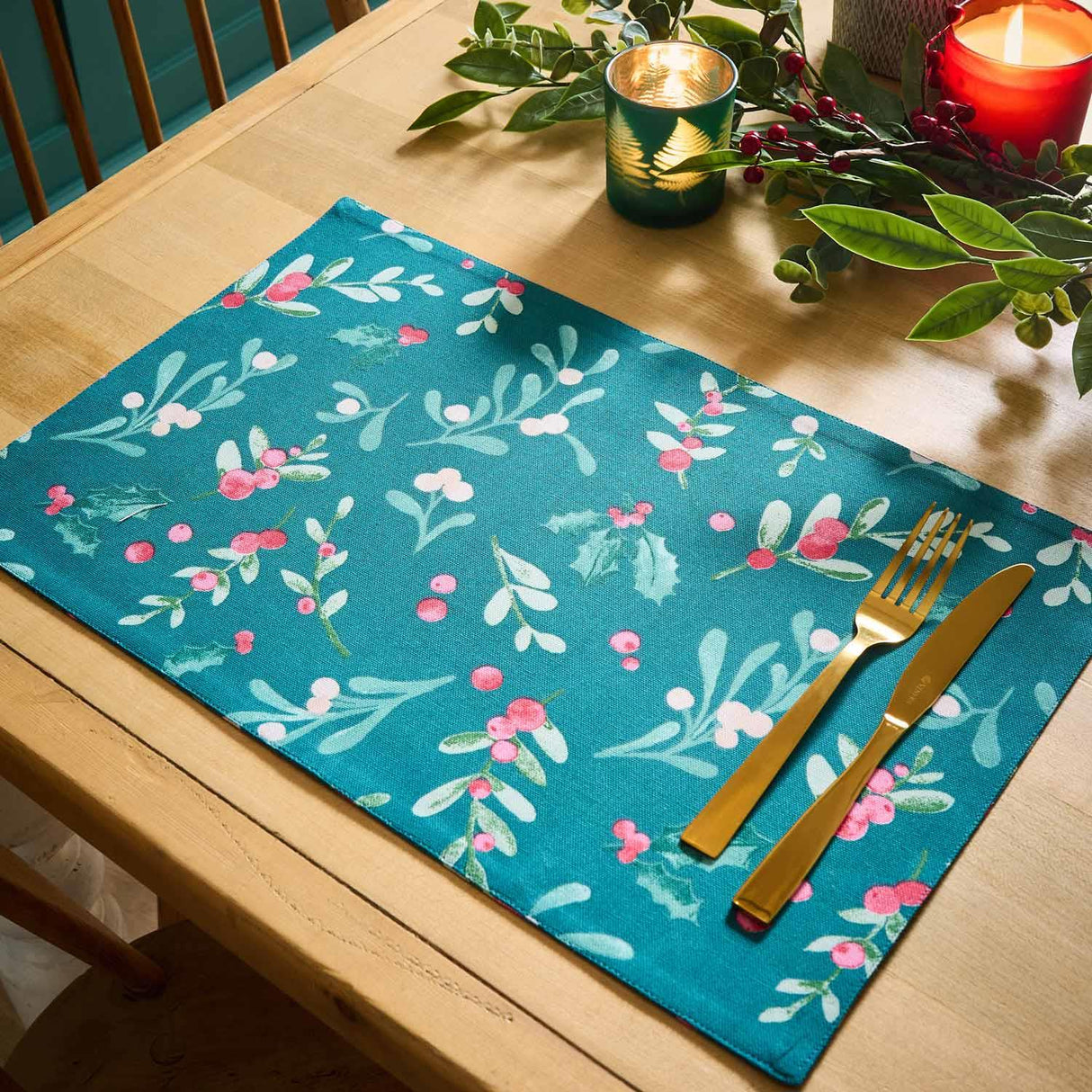 Christmas Holly & Mistletoe Placemat 4 Pack