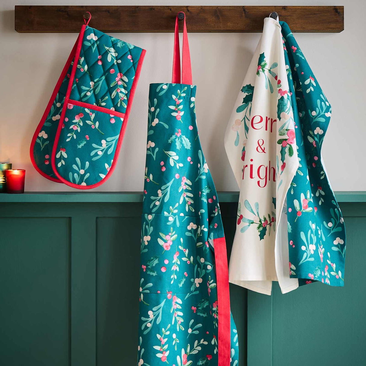 Christmas Holly & Mistletoe Double Oven Glove