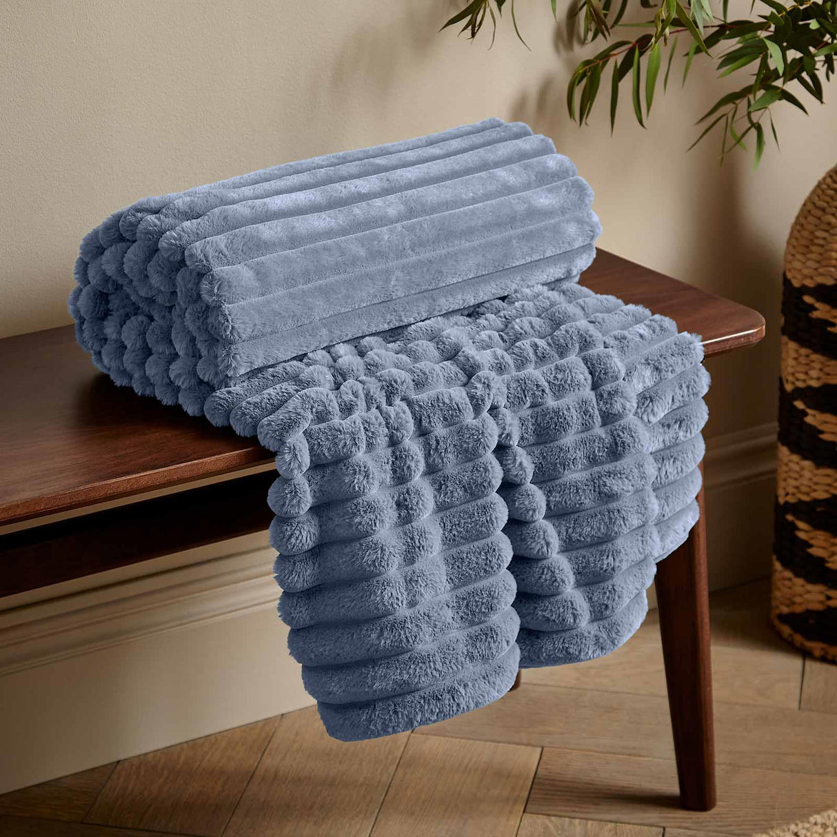 Cosy Ribbed Throw Lansfield Blue