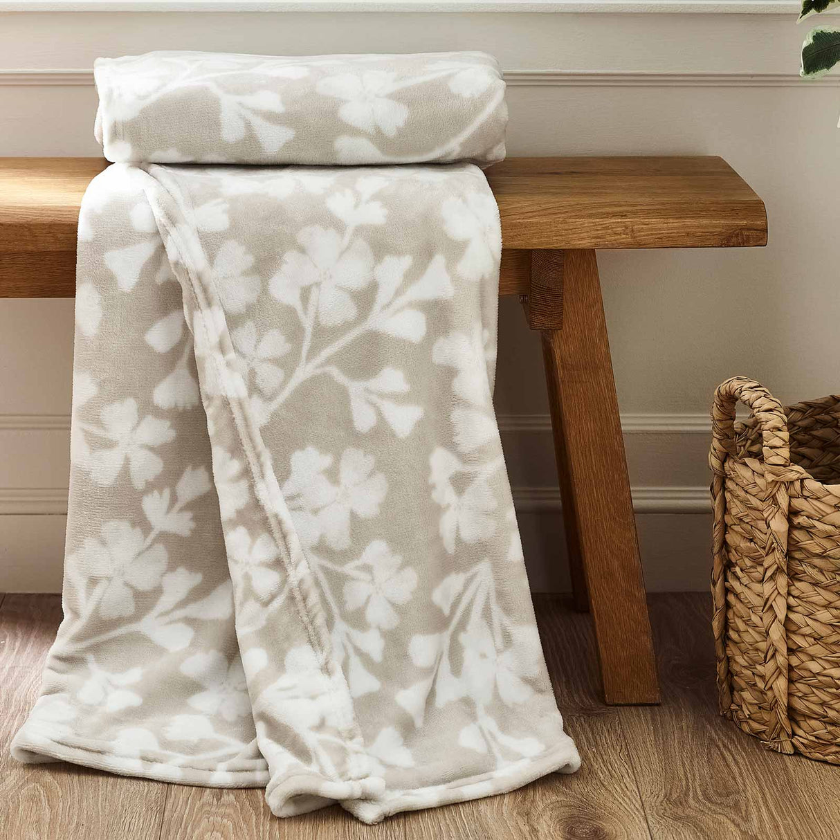 Brooke Floral Fleece Throw Natural