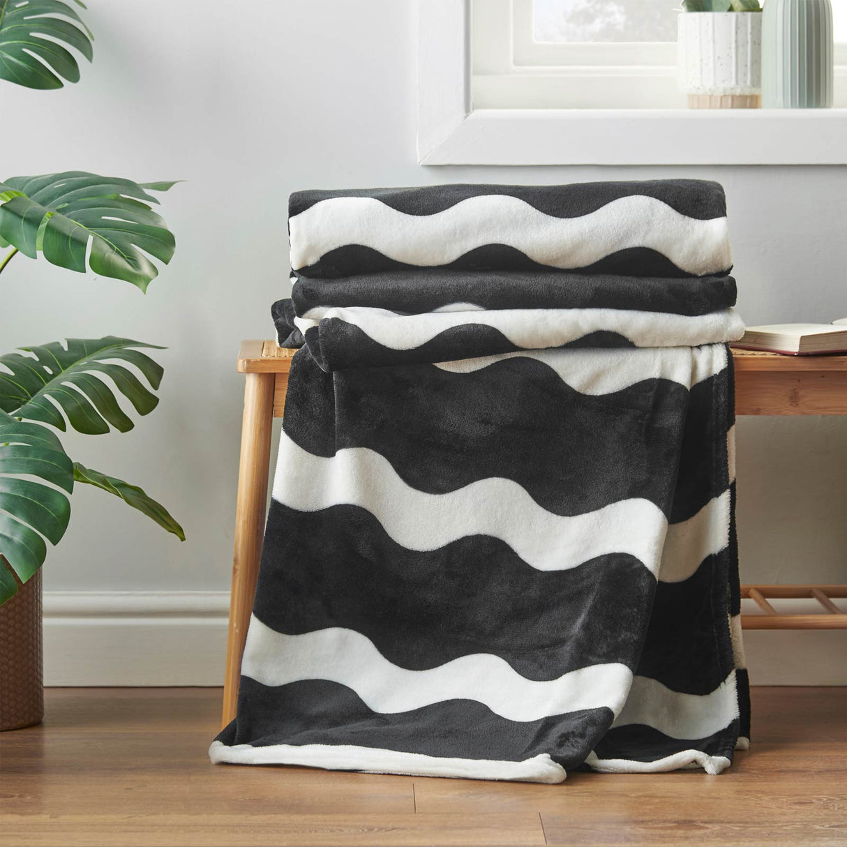 Waves Cosy Throw