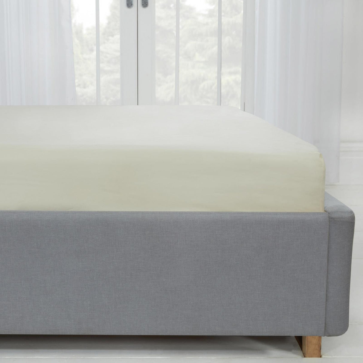 Lyla Microfibre Cream Fitted Sheet