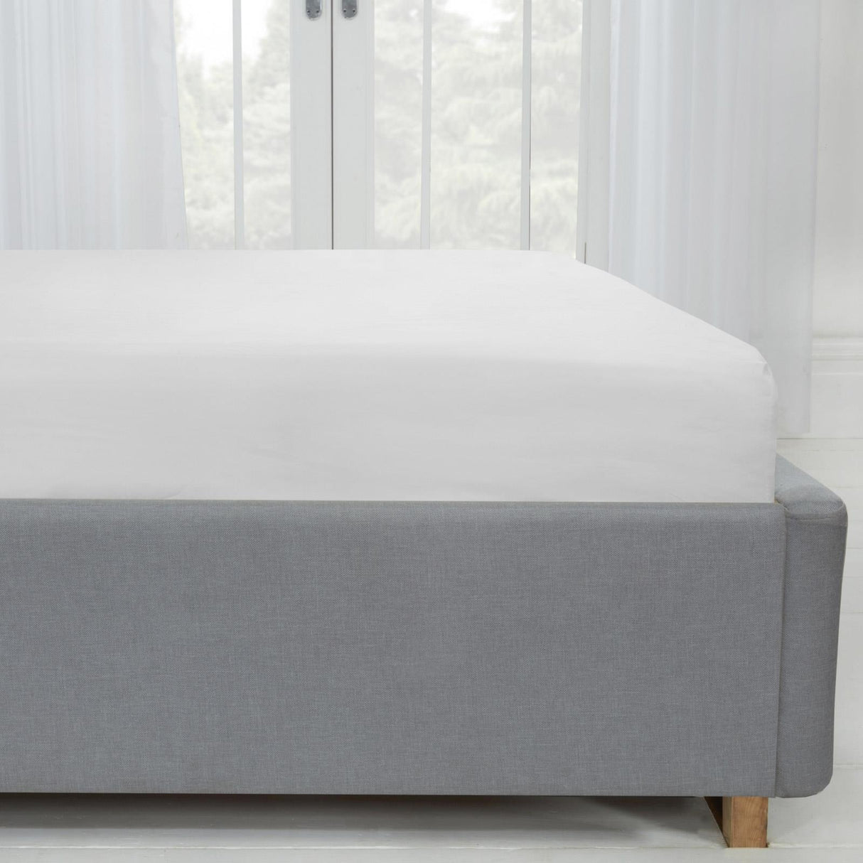 Lyla Microfibre White Fitted Sheet