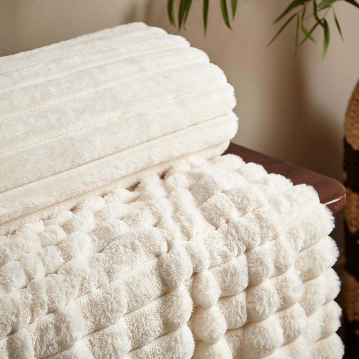 Cosy Ribbed Faux Fur Throw Cream