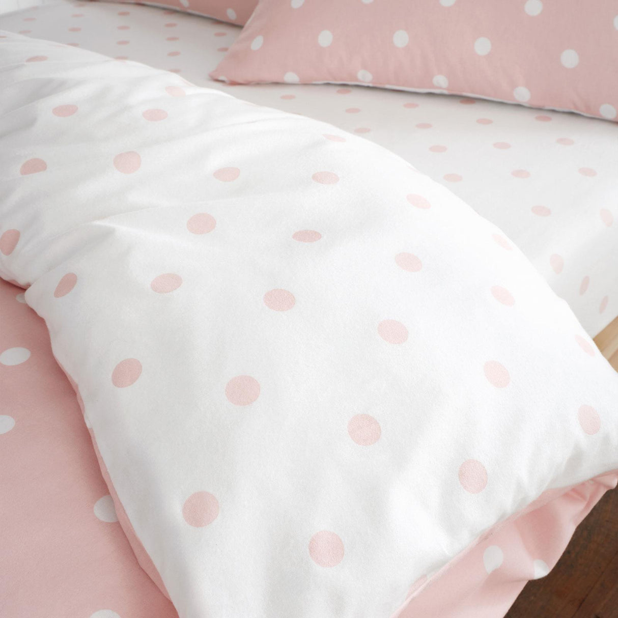 Brushed Polka Dot Fitted Sheet Pink