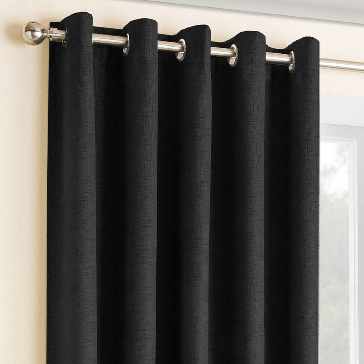 Vogue Thermal Block Out Eyelet Curtains Black – Ideal