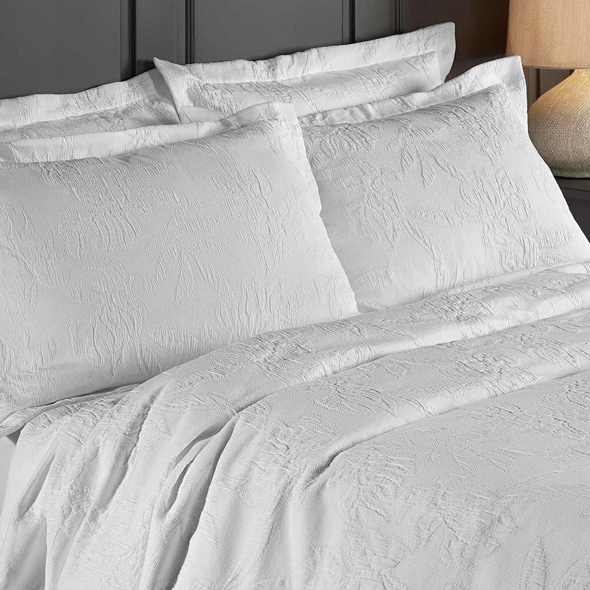 Luxury Richmond Bedspread White King