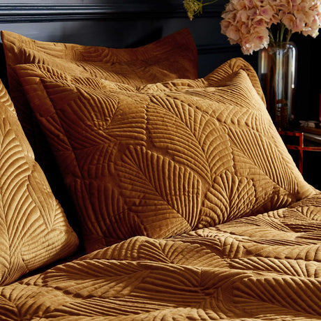 Palmeria Quilted Velvet Pillowcase Gold