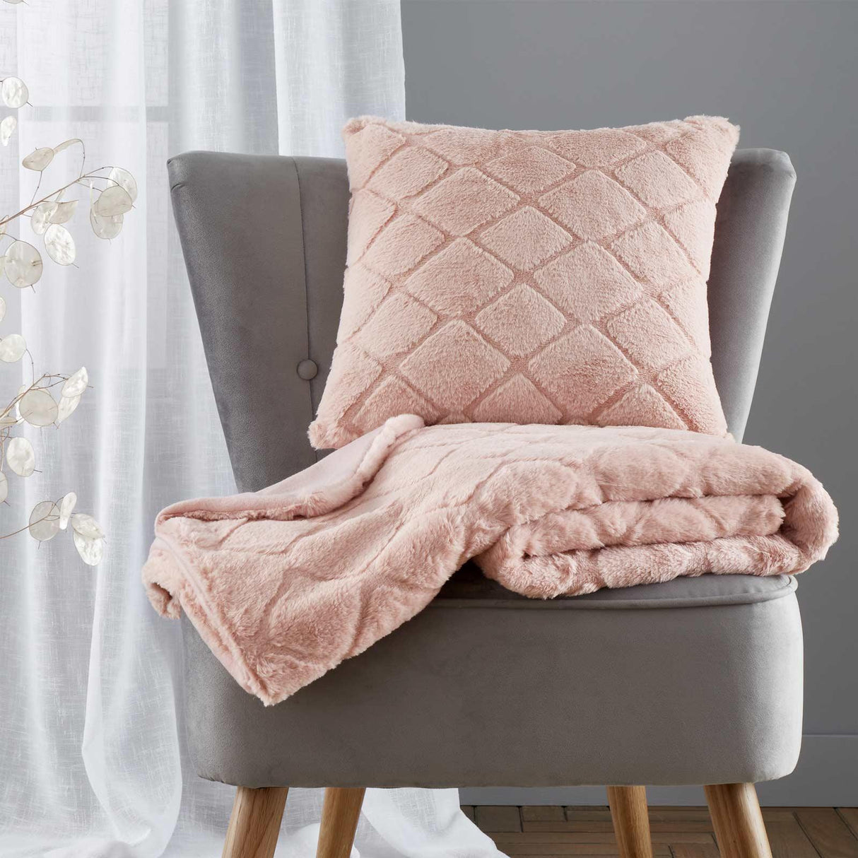 Cosy Diamond Throw Blush