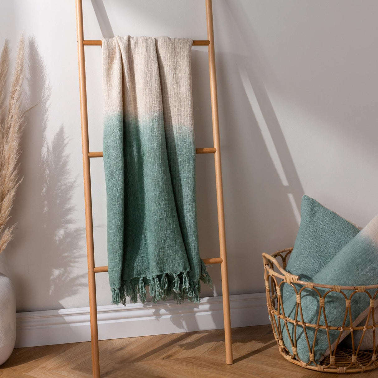 Mizu Dip Dye Fringed Cotton Throw 130cm x 170cm