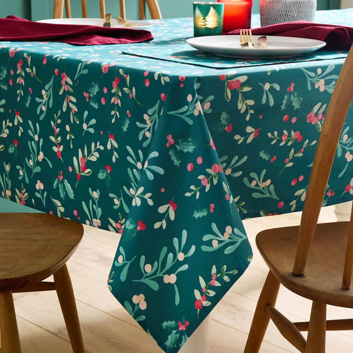 Christmas Holly & Mistletoe Kitchen Textiles Collection