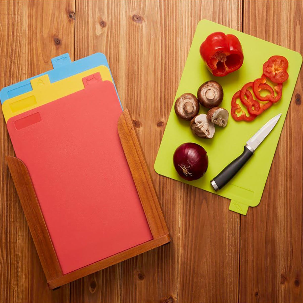 Set of 4 Chopping Boards in Wooden Holder