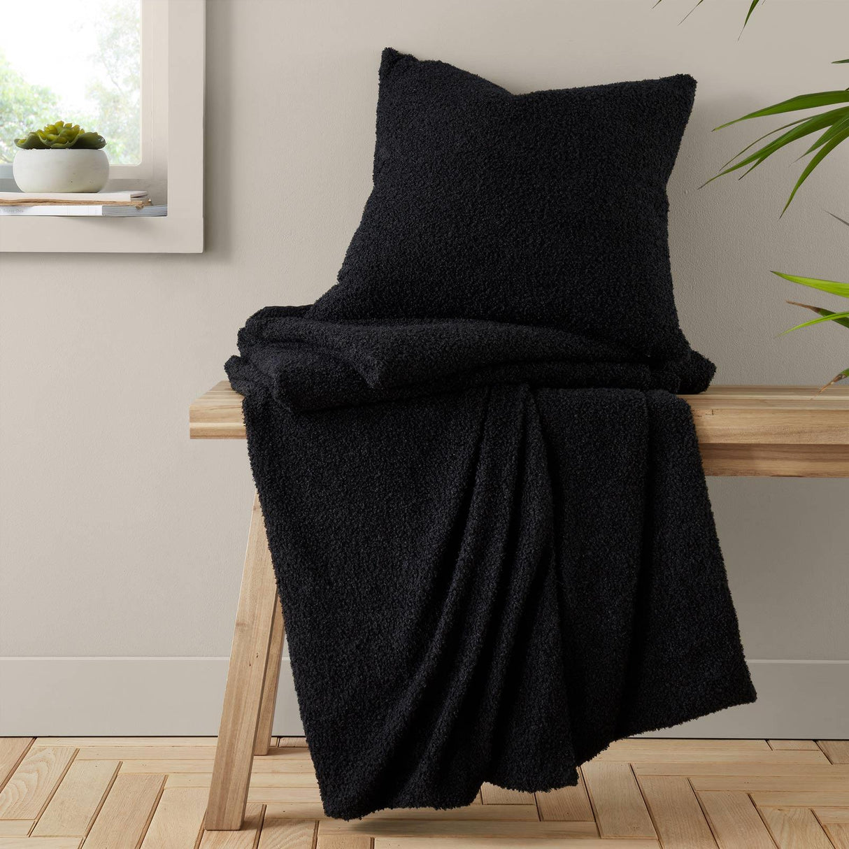 Soft Boucle Throw Black