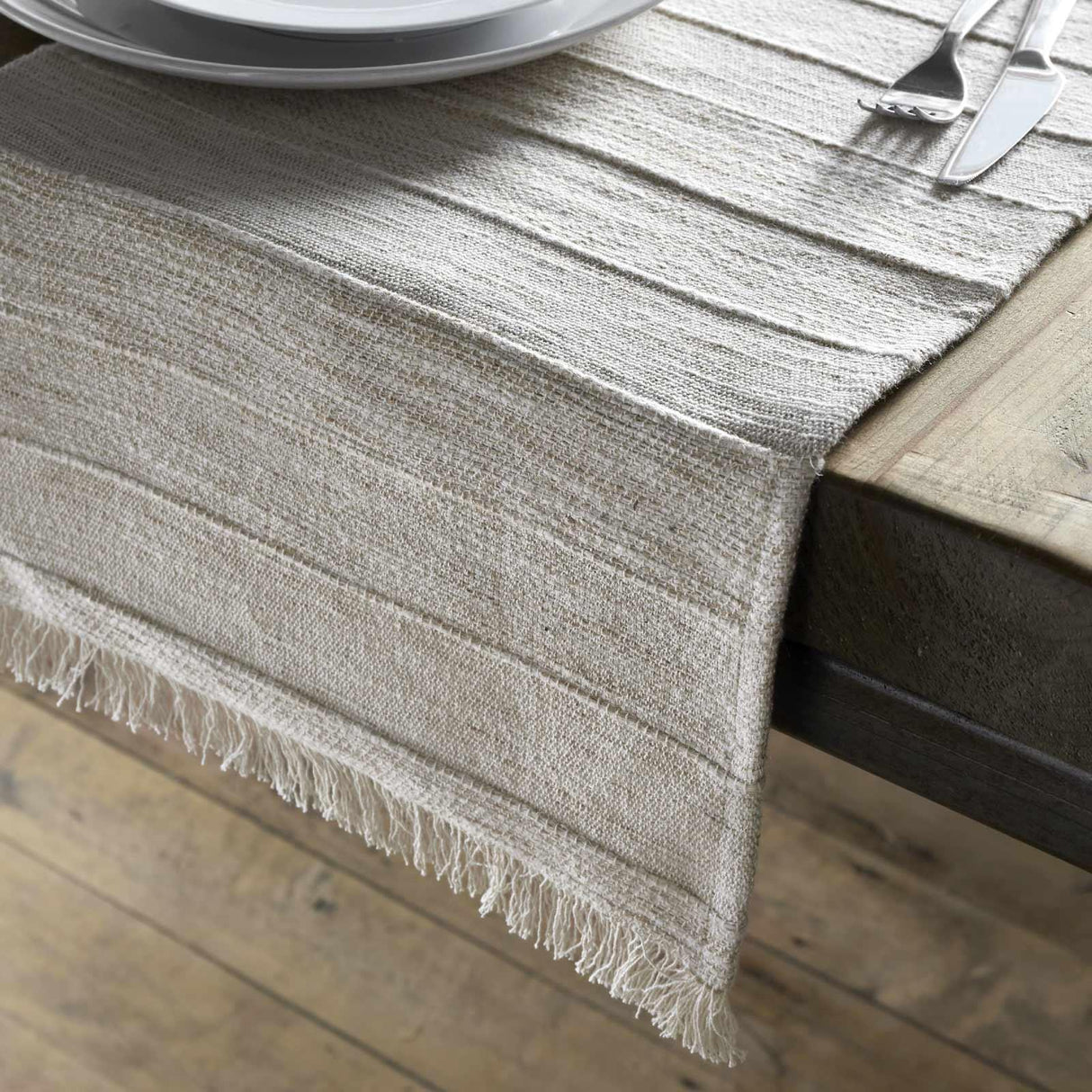 Florin Jute Blend Table Runner