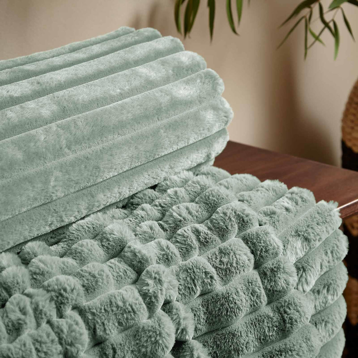 Cosy Ribbed Throw Green