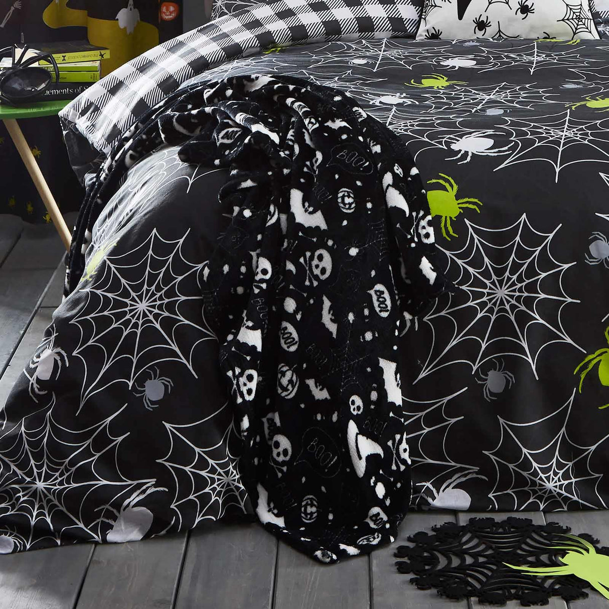 Boo! Fleece Throw Black