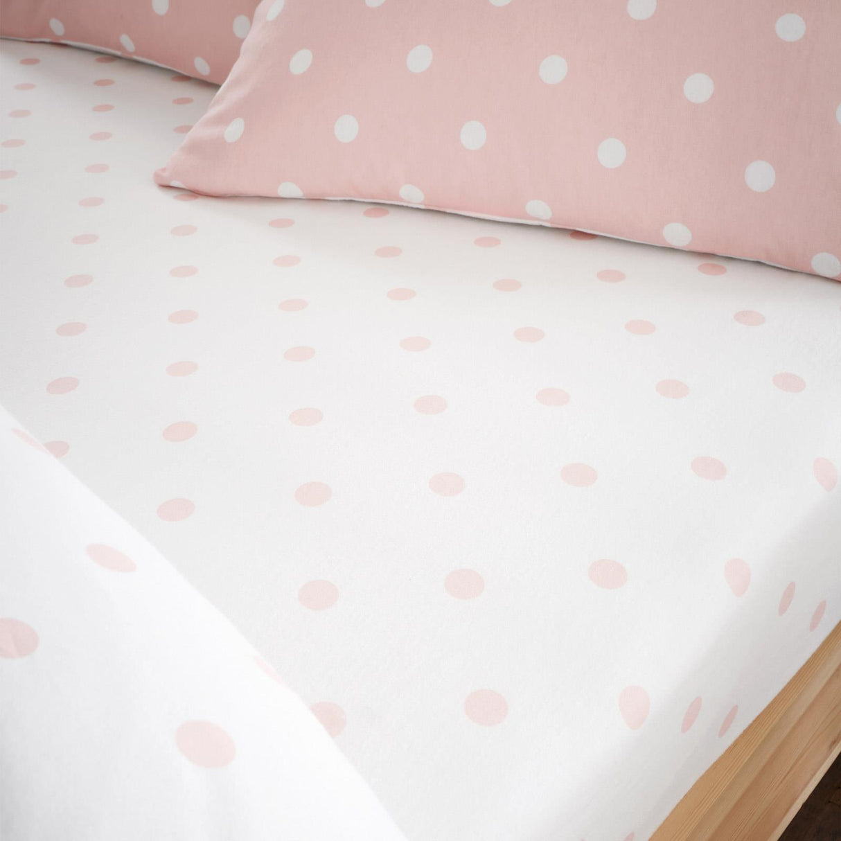 Brushed Polka Dot Fitted Sheet Pink