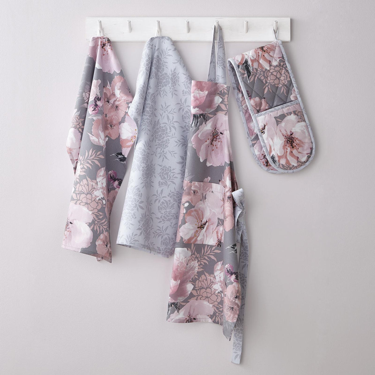 Dramatic Floral Kitchen Textiles Collection