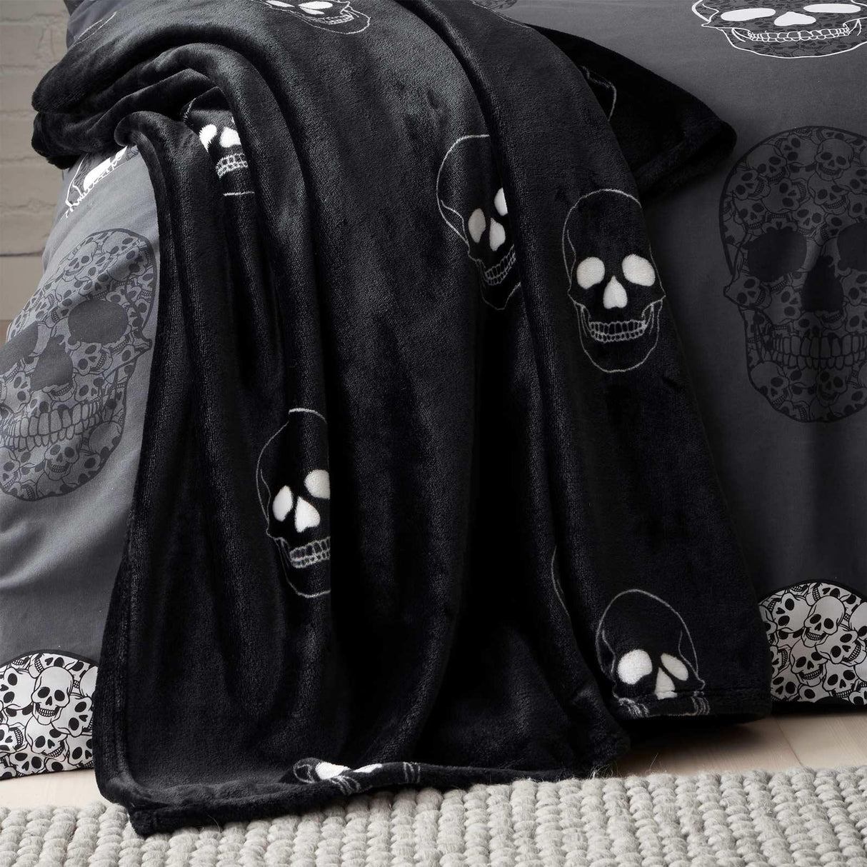 Skulls Fleece Throw