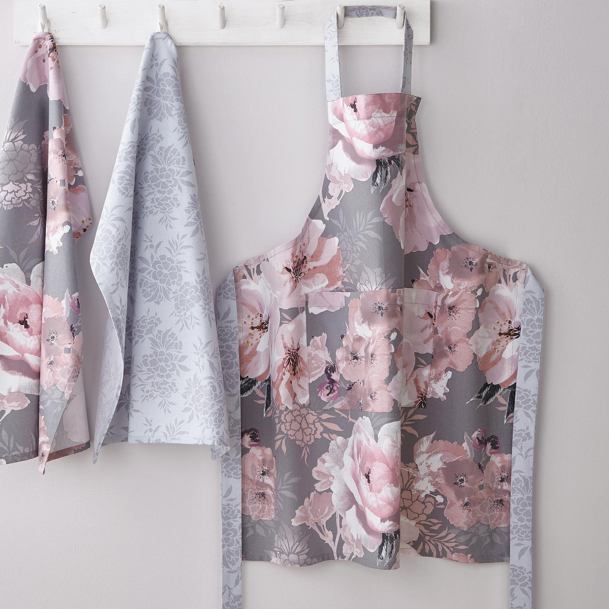 Dramatic Floral Kitchen Textiles Collection